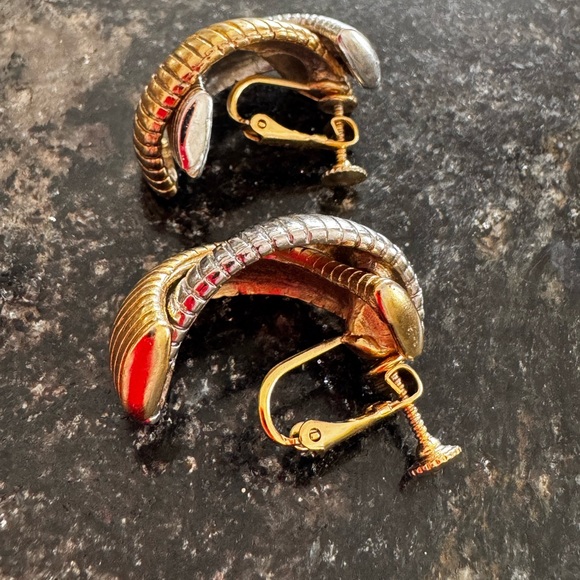 ✨ Vintage Napier Gold and Silver Tone Clip-On Earrings ✨ - Picture 3 of 6